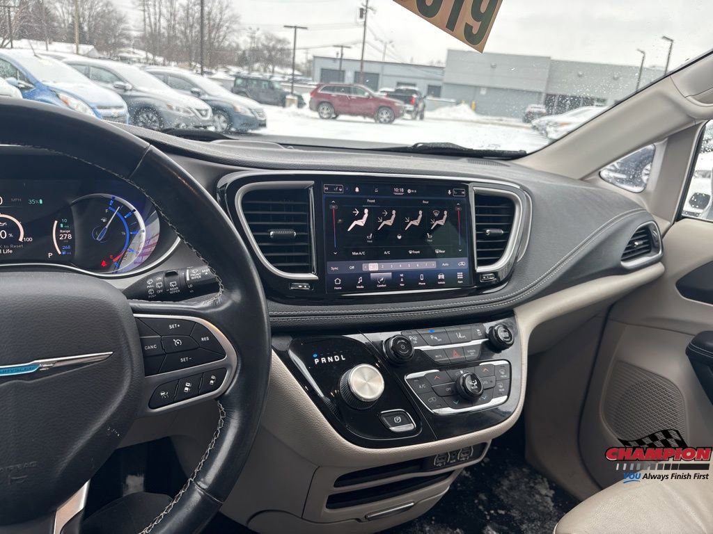 Used 2021 Chrysler Pacifica Touring-L image 25