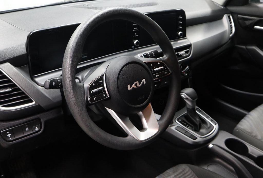 Used 2024 Kia Seltos LX image 25