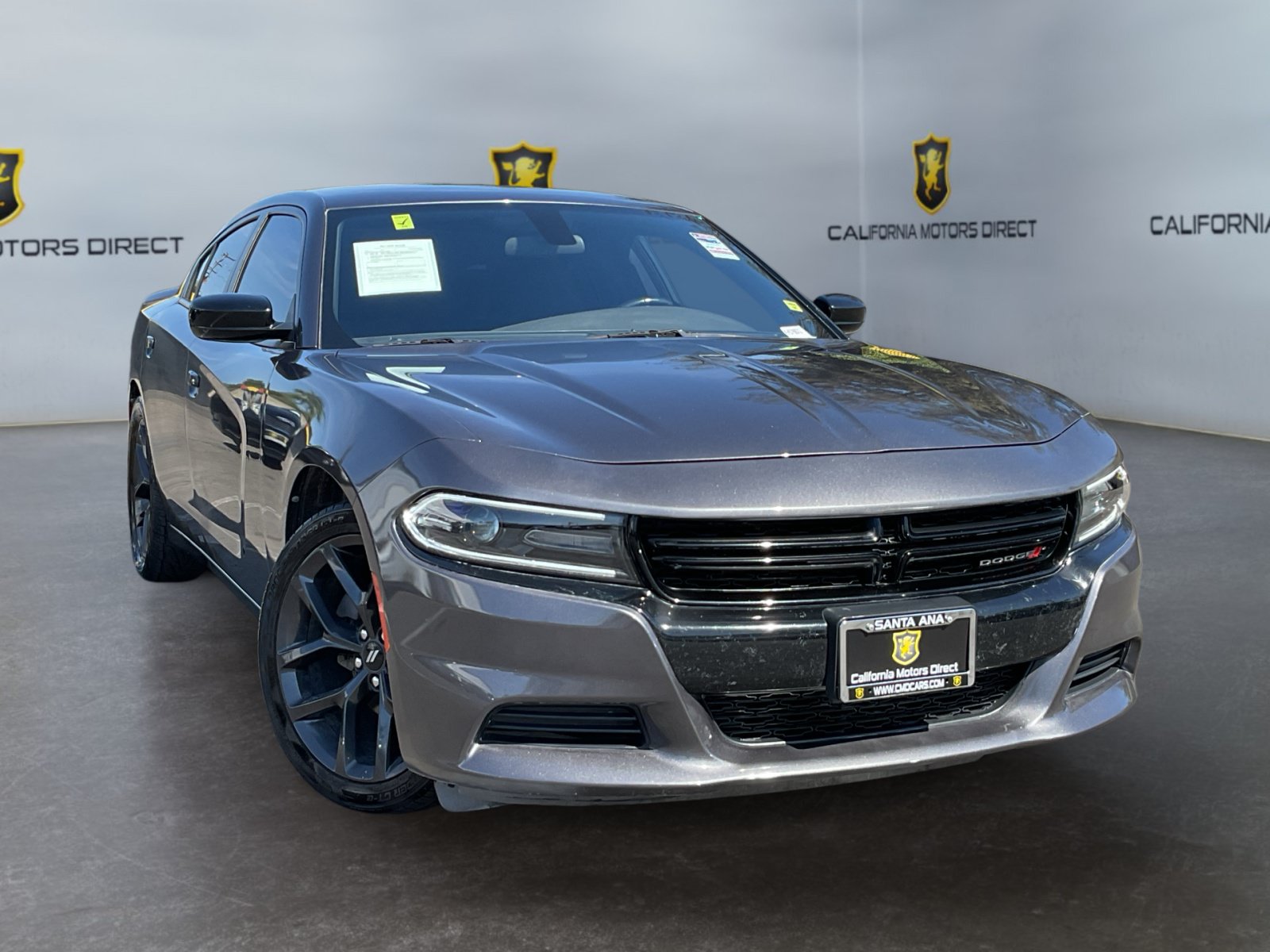 Used 2019 Dodge Charger SXT w/ Plus Group RWD image 3