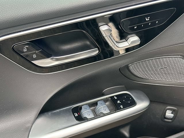 Used 2025 Mercedes-Benz C 300 4MATIC Sedan image 15