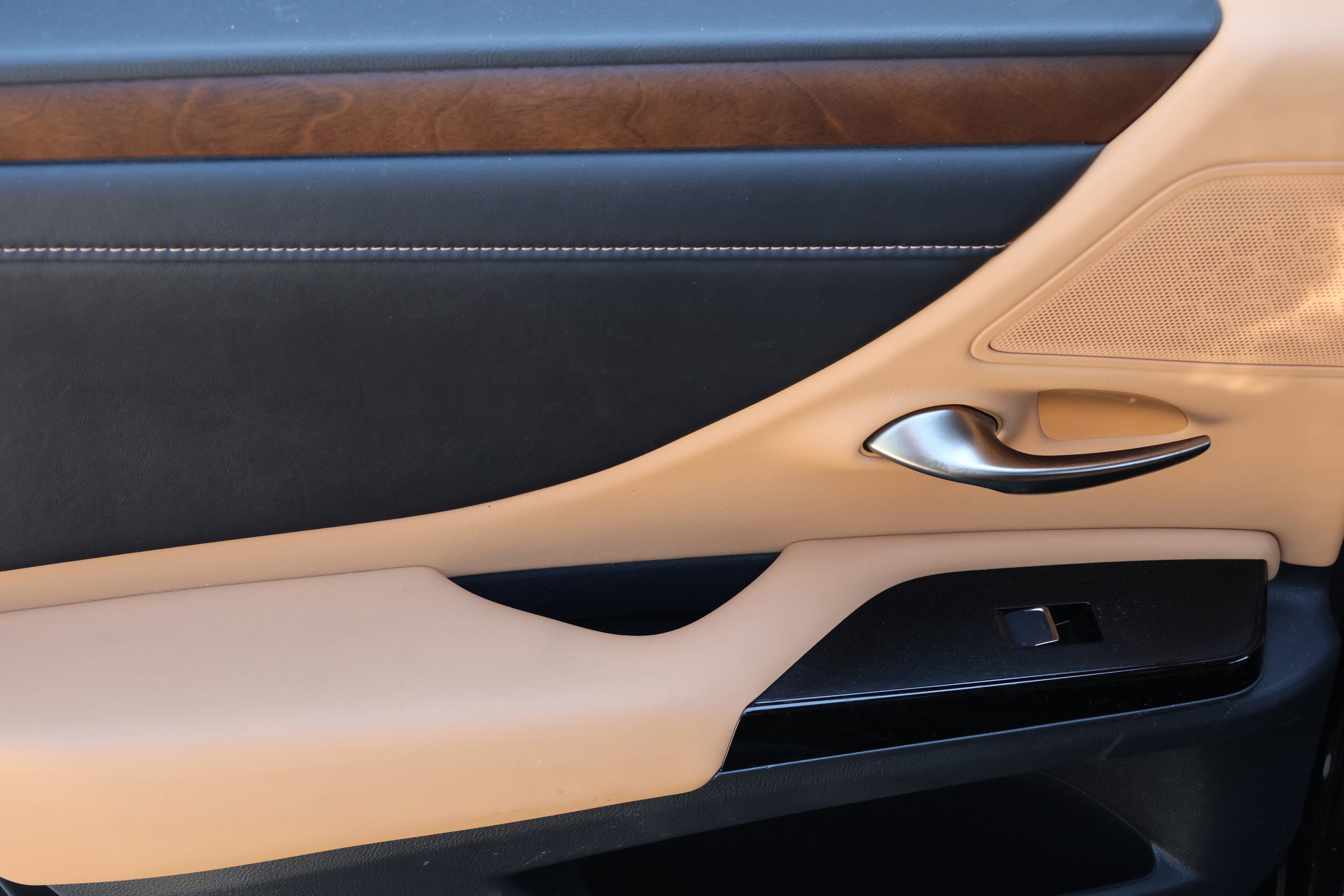 Certified 2023 Lexus ES 300h w/ Accessory Package (Z2) FWD image 35