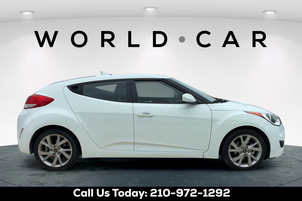 Used 2016 Hyundai Veloster FWD image 4