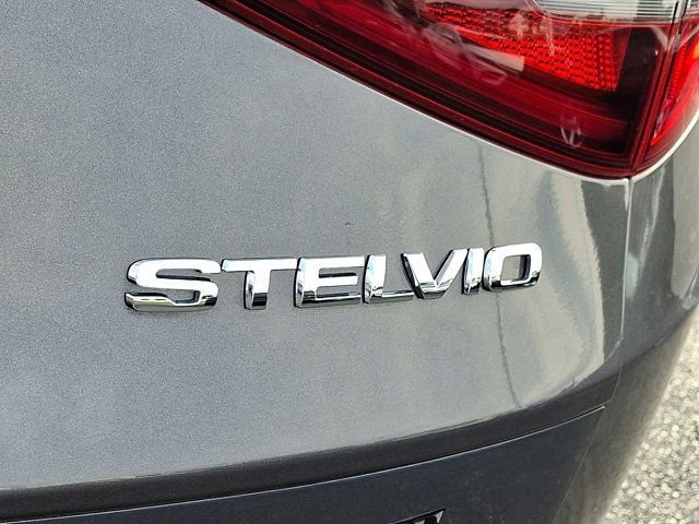 Used 2022 Alfa Romeo Stelvio Veloce AWD/4WD image 36