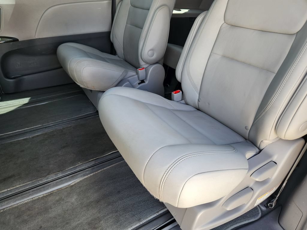 Used 2019 Toyota Sienna XLE Premium AWD/4WD image 26