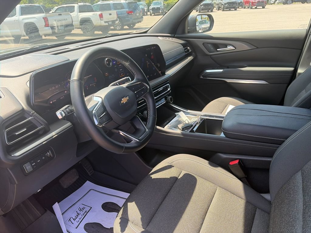 Used 2025 Chevrolet Traverse LT w/ Driver Confidence Package AWD/4WD image 11