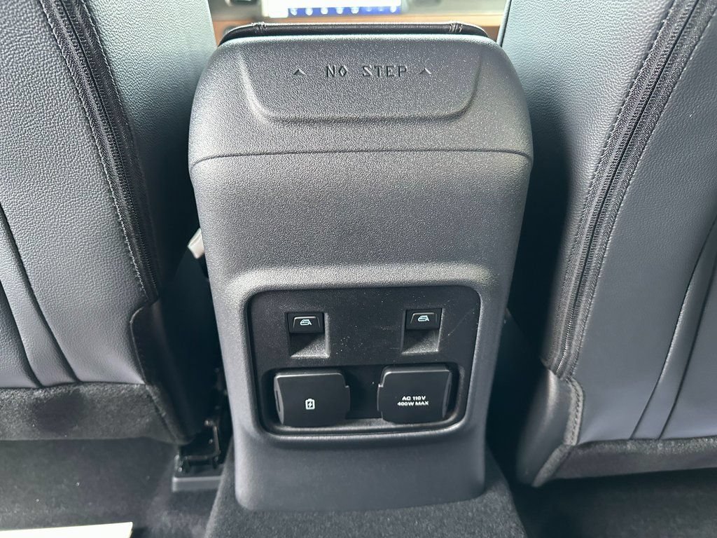 New 2024 Ford Bronco Outer Banks w/ Sasquatch Package AWD/4WD image 14