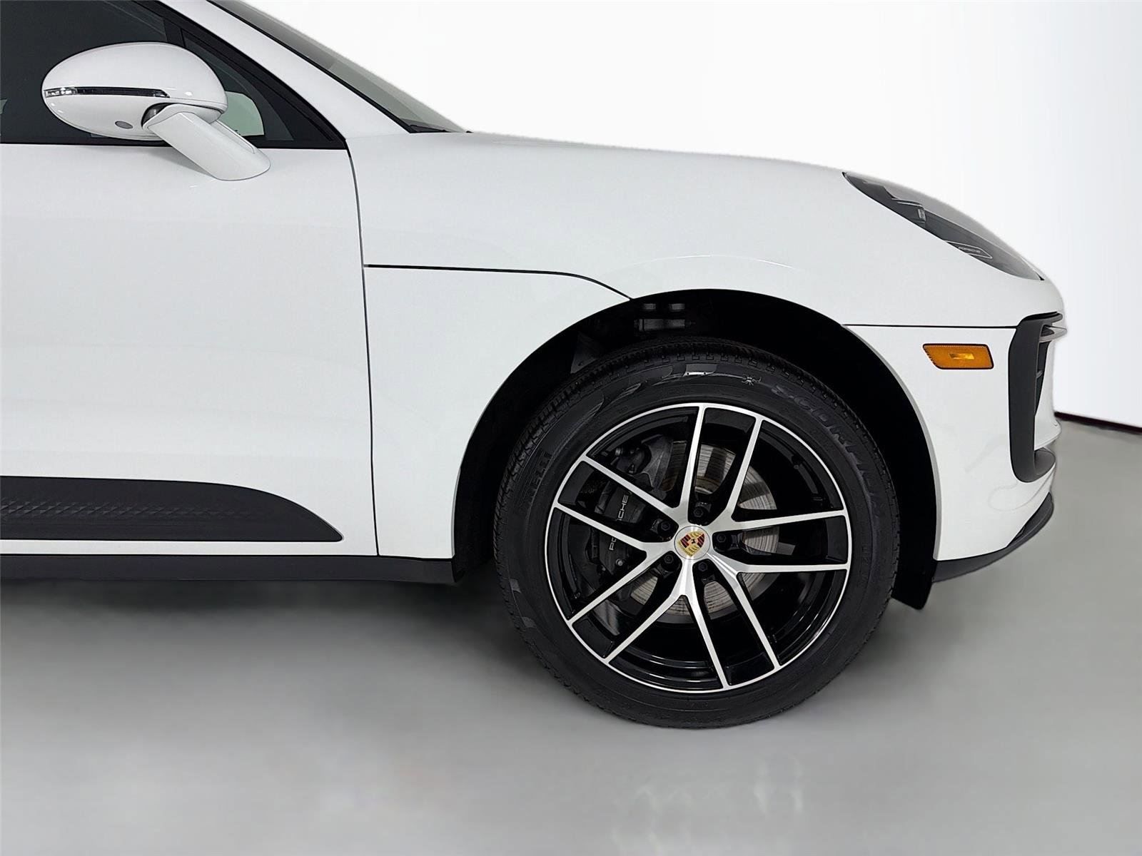 Certified 2023 Porsche Macan AWD/4WD image 29