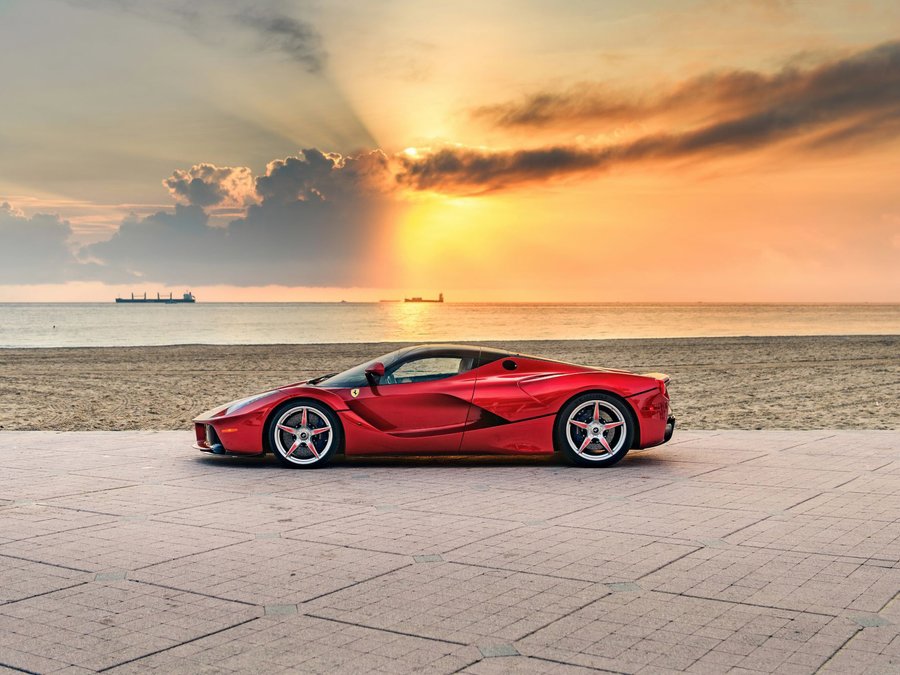 Used 2015 Ferrari LaFerrari image 4