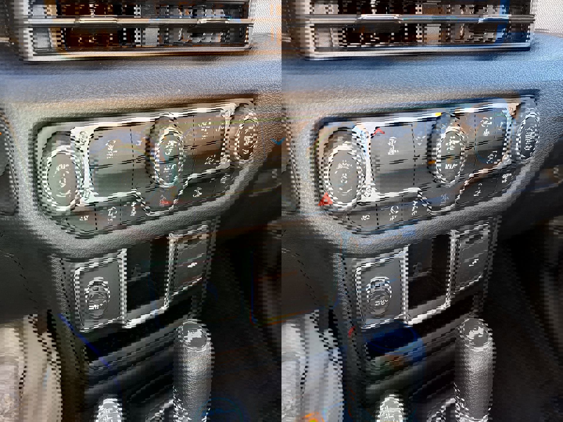 Used 2024 Jeep Wrangler Sport image 15