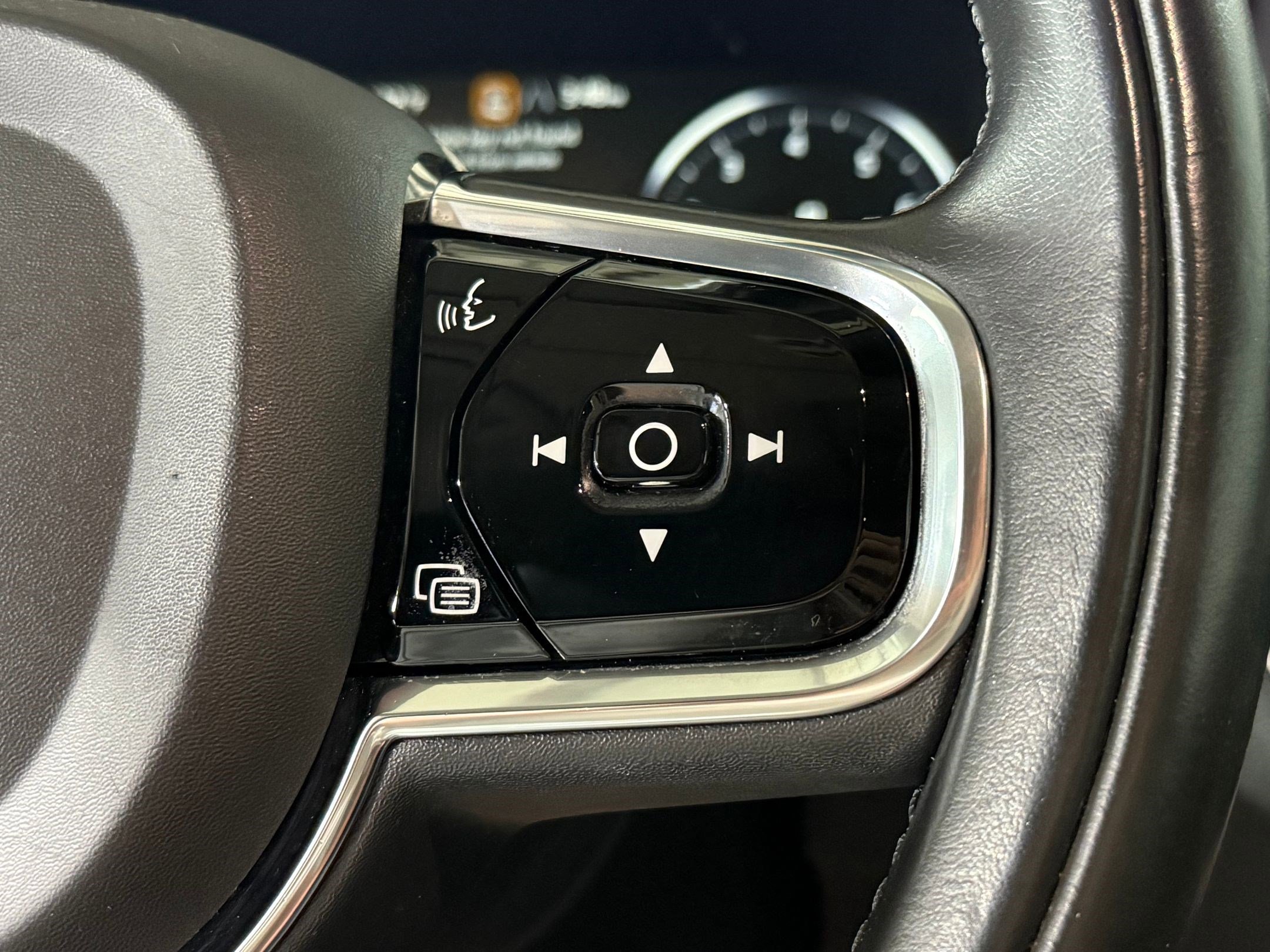 Used 2019 Volvo XC60 T5 Inscription w/ Protection Package Premier image 23