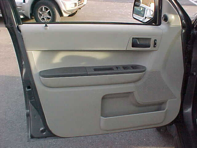 Used 2011 Ford Escape XLS w/ 102A Rapid Spec Order Code image 32