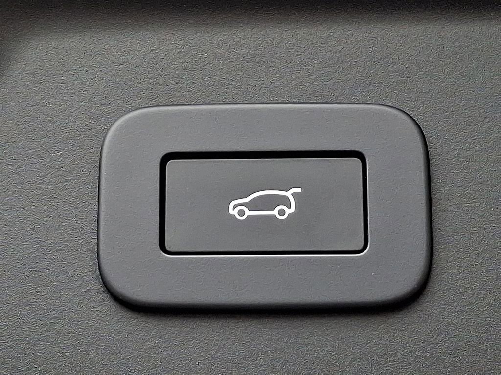 Certified 2026 Land Rover Range Rover Velar Dynamic SE AWD/4WD image 27