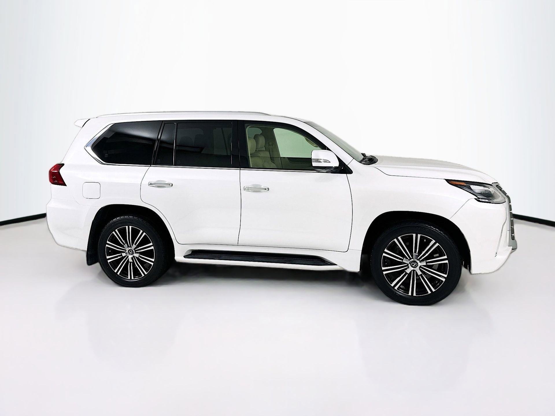 Used 2018 Lexus LX 570 4WD w/ Luxury Package image 9
