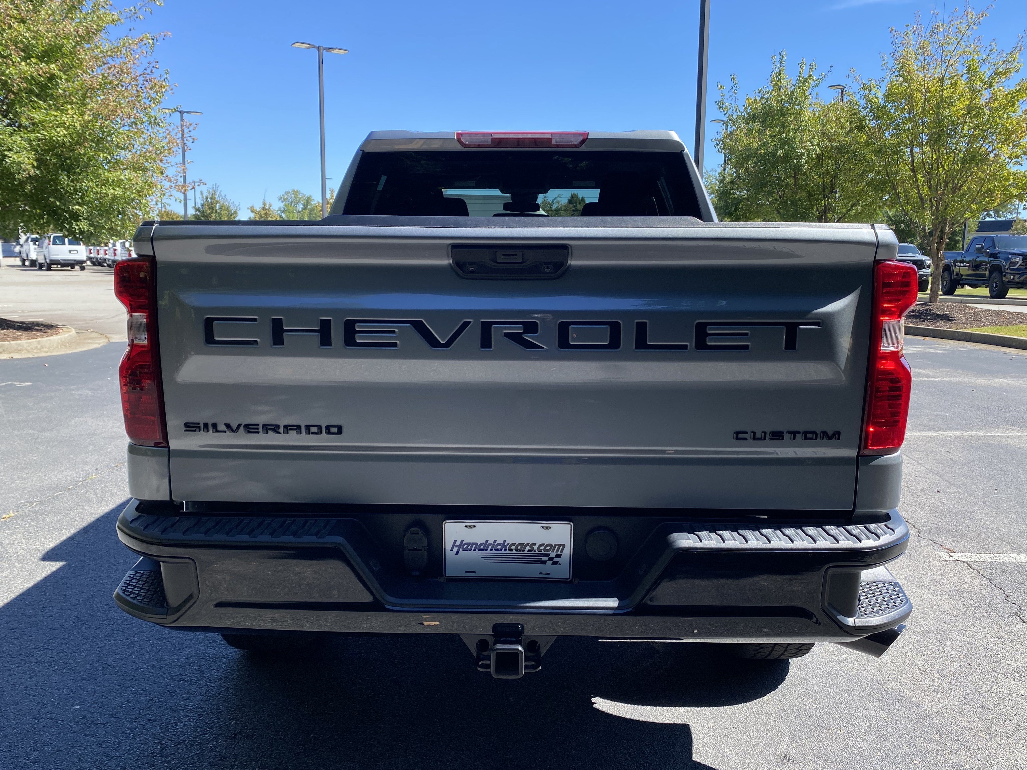 Used 2025 Chevrolet Silverado 1500 Custom Trail Boss w/ Dark Appearance Package AWD/4WD image 8