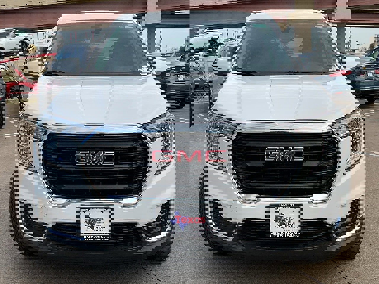 Used 2024 GMC Terrain SLE image 3