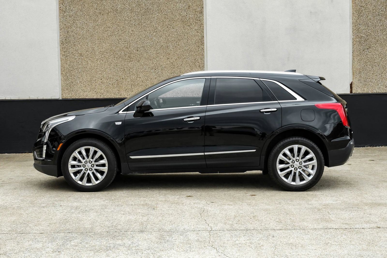 Used 2017 Cadillac XT5 Platinum AWD/4WD image 19