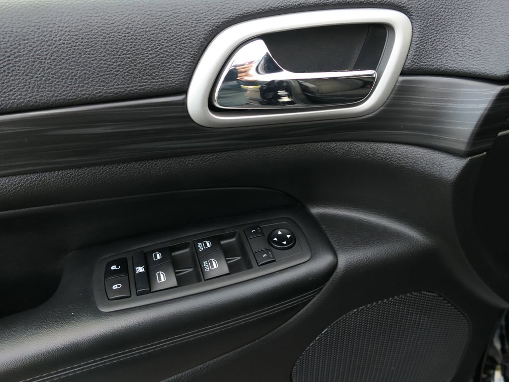 Used 2021 Jeep Grand Cherokee Laredo image 15