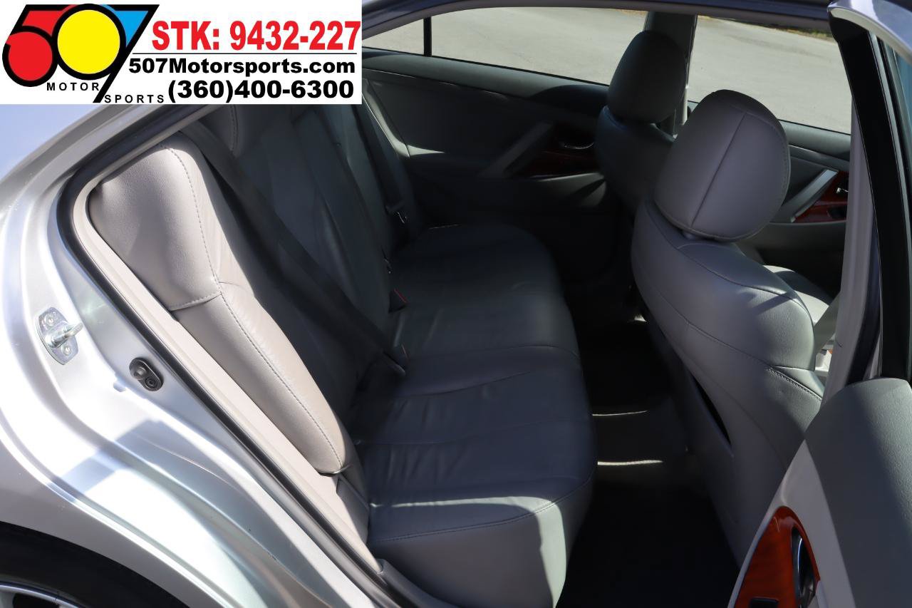Used 2010 Toyota Camry SE FWD image 16