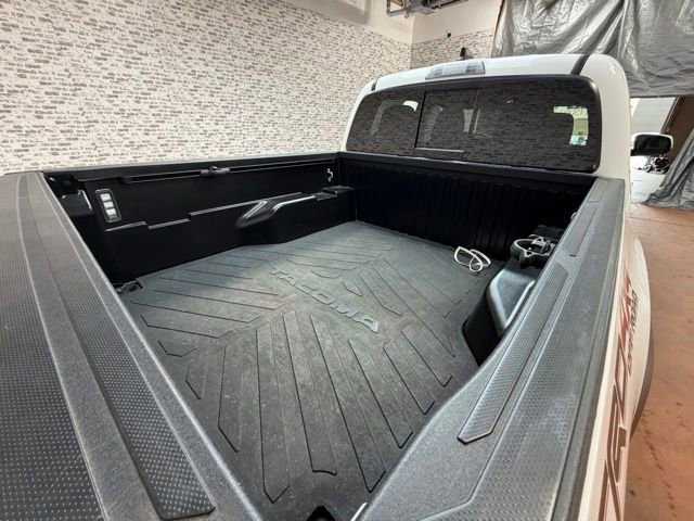 Used 2022 Toyota Tacoma TRD Off-Road AWD/4WD image 11