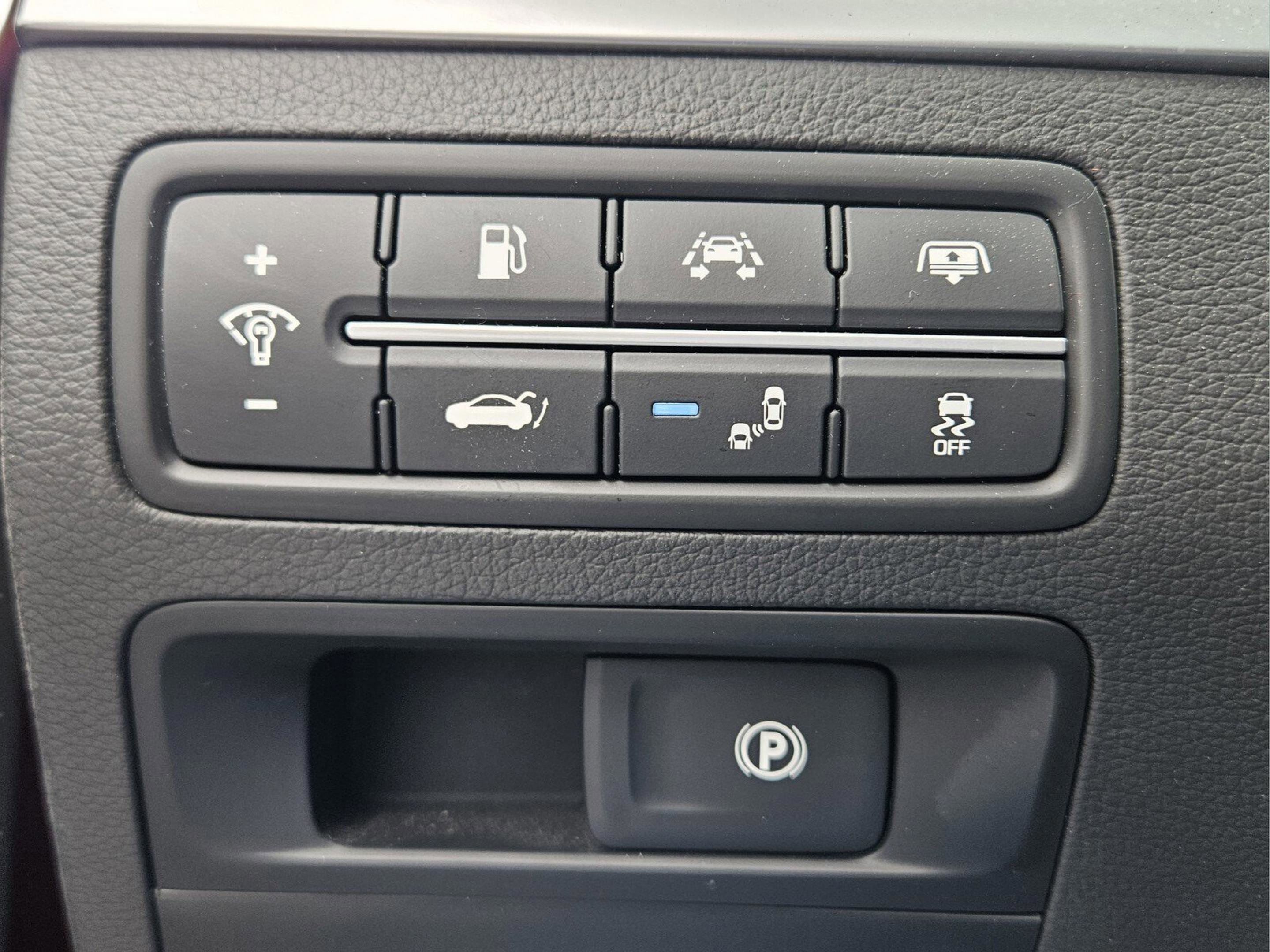 Used 2019 Genesis G80 3.3T Sport RWD image 14