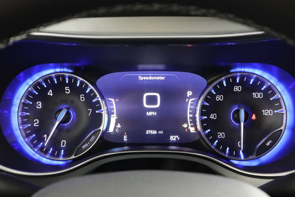 Used 2025 Chrysler Pacifica Limited FWD image 28