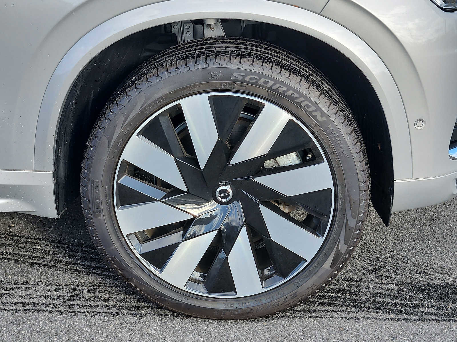 Certified 2024 Volvo XC90 T8 Plus image 8