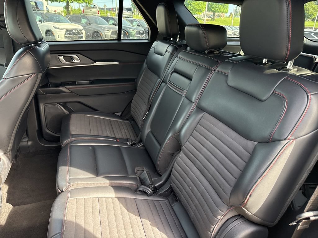Used 2025 Ford Explorer ST-Line w/ ST-Line Street Pack AWD/4WD image 19