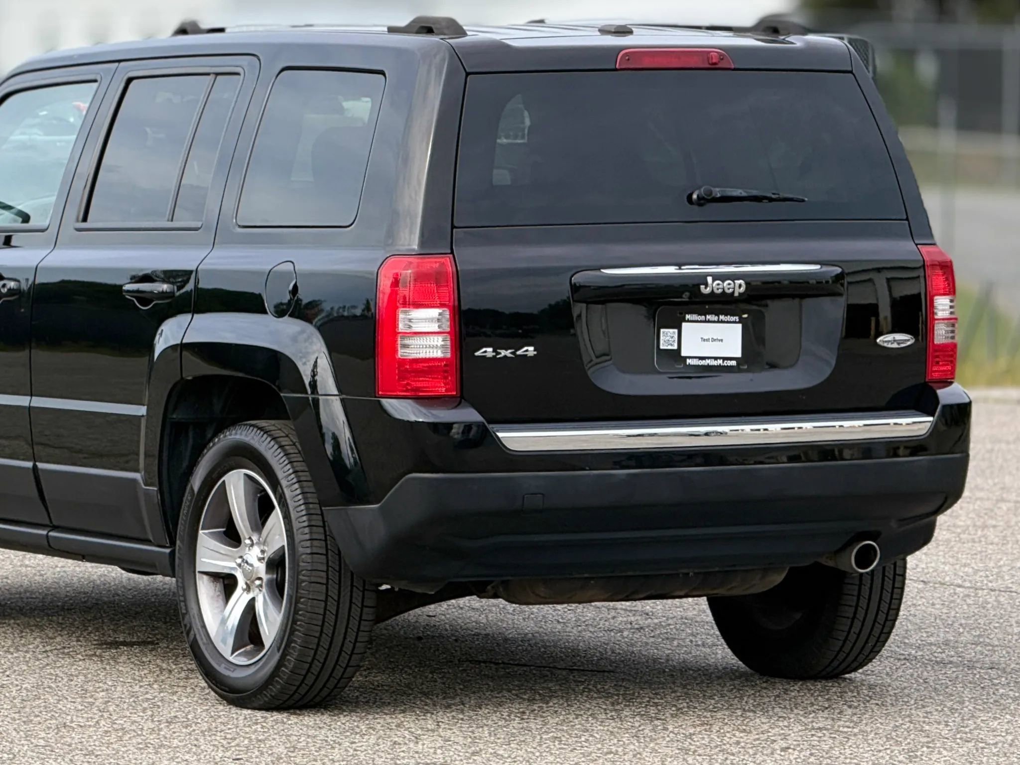 Used 2017 Jeep Patriot High Altitude AWD/4WD image 16