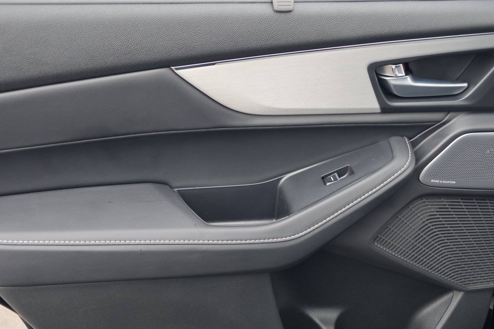 Certified 2026 Acura MDX w/ Technology Package FWD image 35