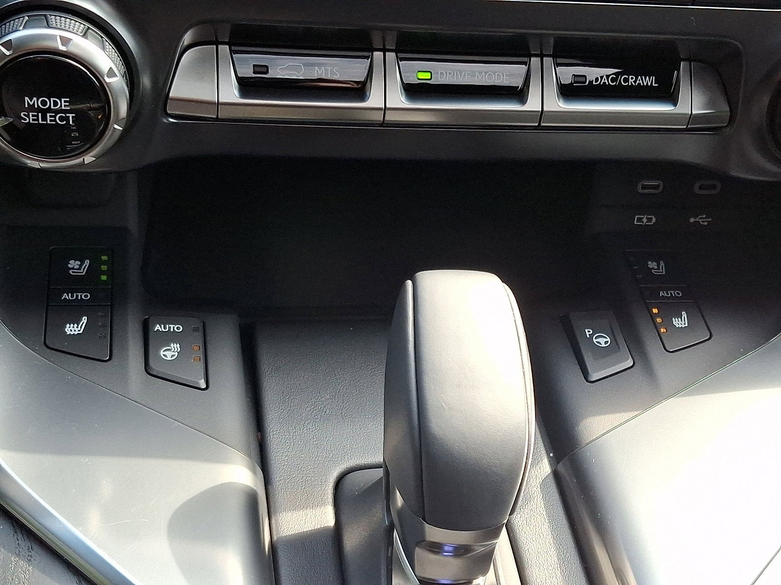 Certified 2025 Lexus LX 700h Overtrail AWD/4WD image 21