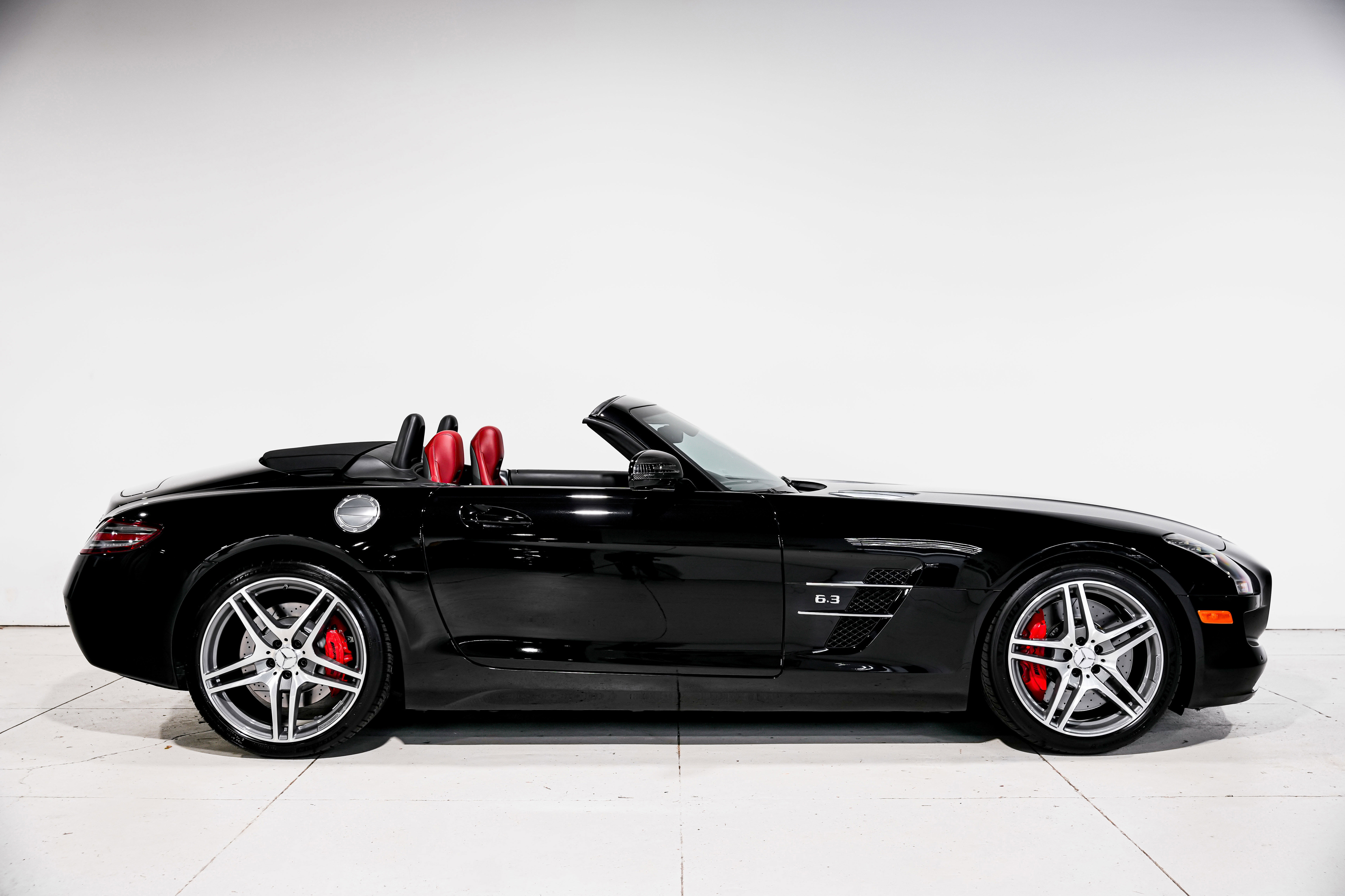 Used 2012 Mercedes-Benz SLS AMG Roadster image 2