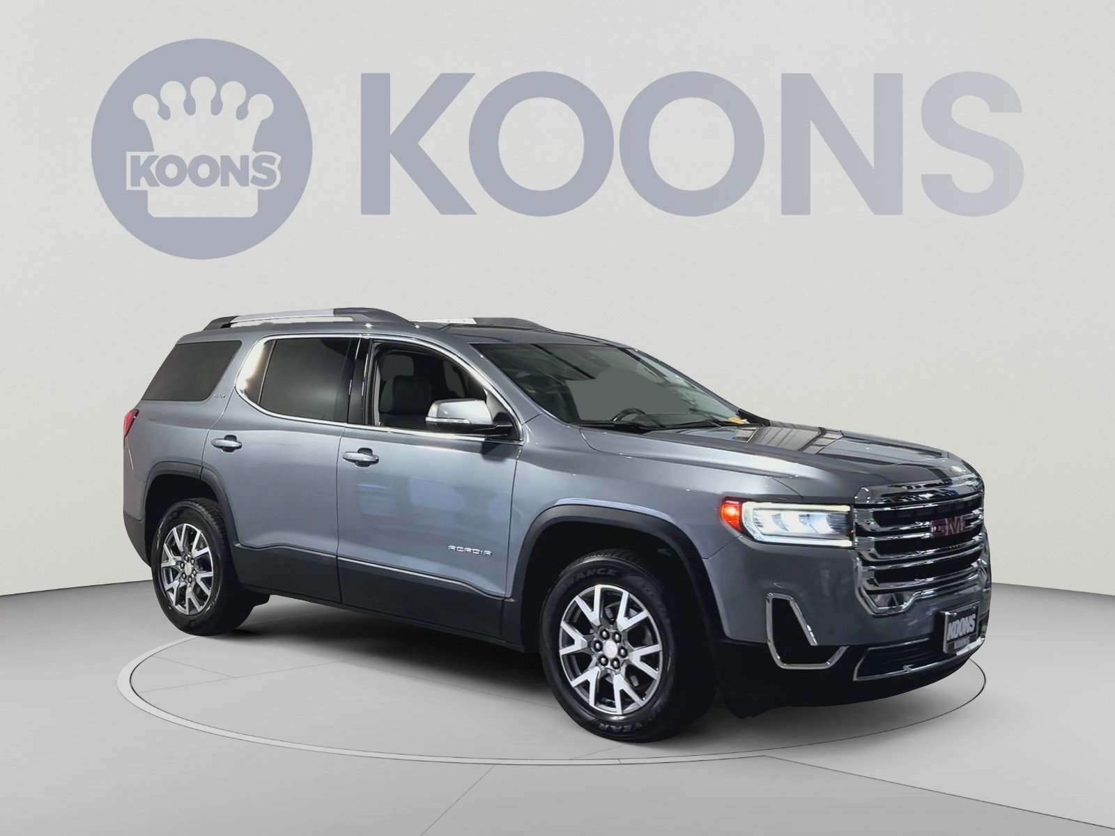 Used 2020 GMC Acadia SLT w/ Driver Alert Package II FWD image 2