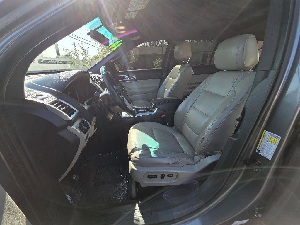 Used 2014 Ford Explorer XLT w/ Equipment Group 202A FWD image 14