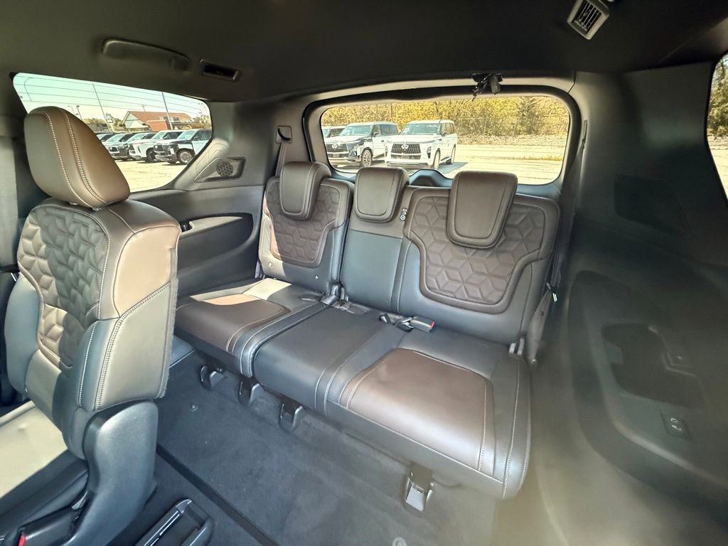 Used 2025 Nissan Armada Platinum Reserve AWD/4WD image 16