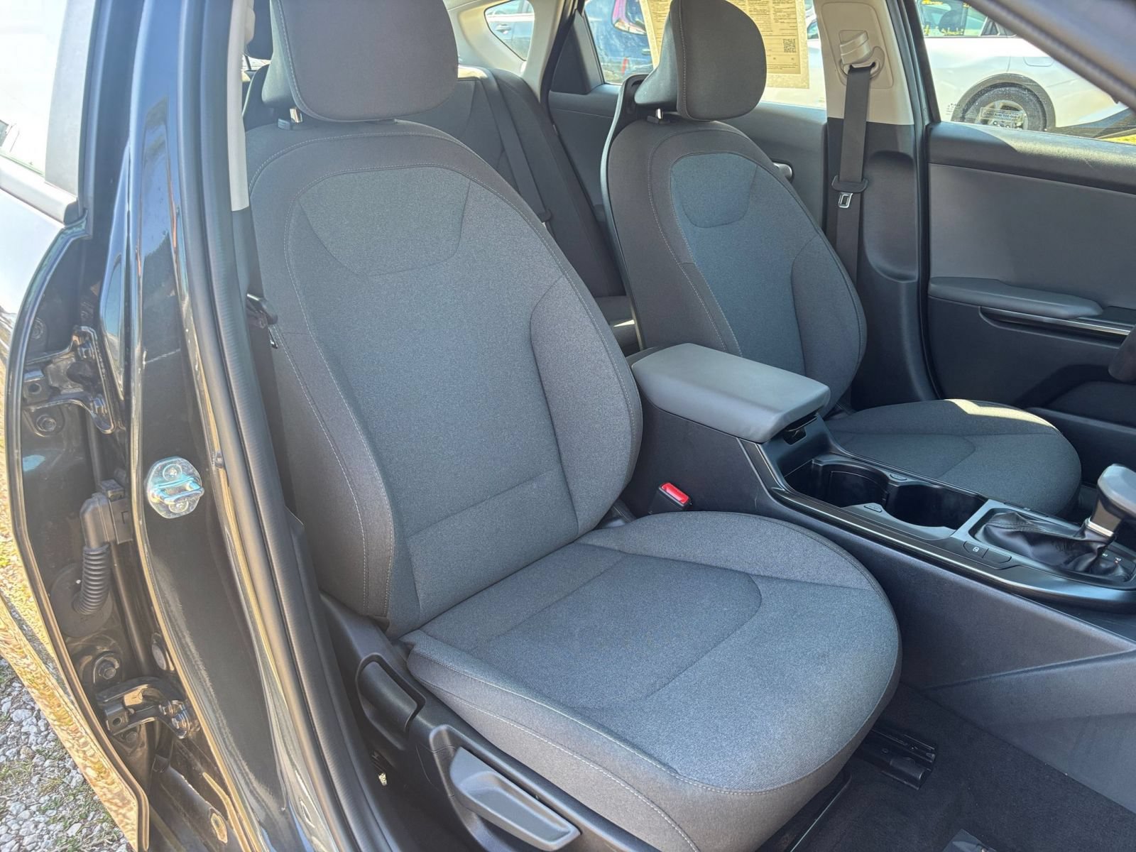 Used 2025 Kia K4 FWD image 38