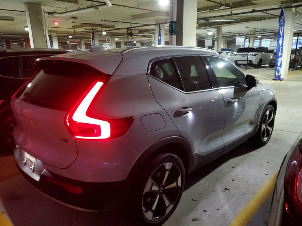 Used 2022 Volvo XC40 T5 Momentum AWD/4WD image 4