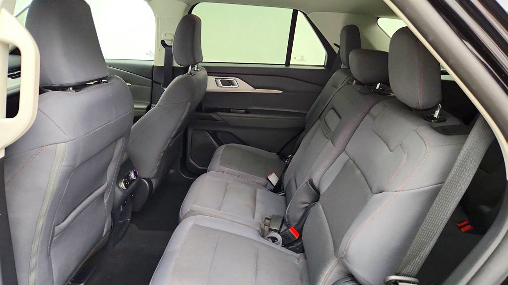Used 2025 Ford Explorer Active AWD/4WD image 20