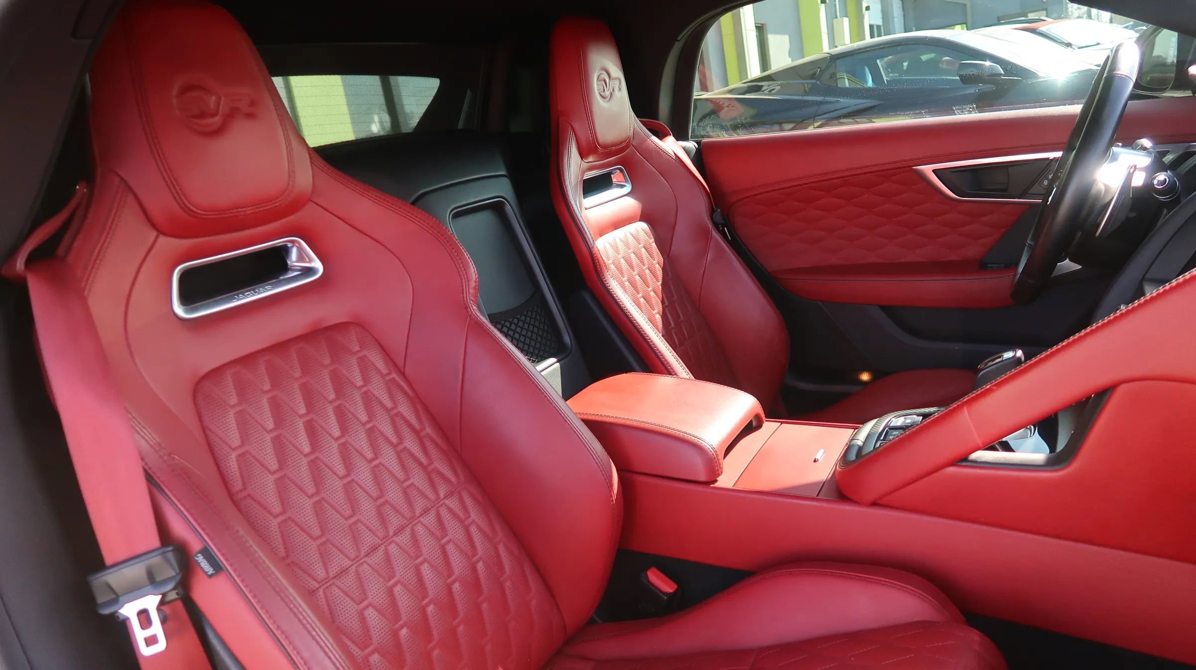 Used 2020 Jaguar F-TYPE SVR image 21