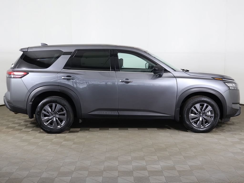 Used 2023 Nissan Pathfinder S image 16