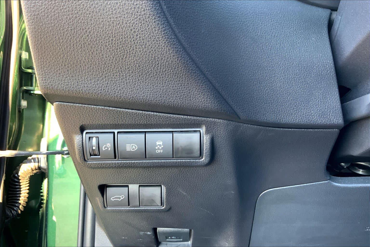 Used 2026 Toyota Corolla Cross XLE w/ Convenience Package FWD image 33