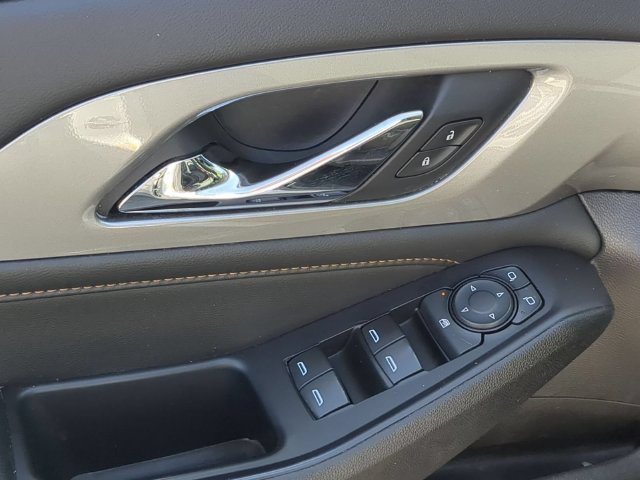 Used 2021 Chevrolet Traverse LS FWD image 16