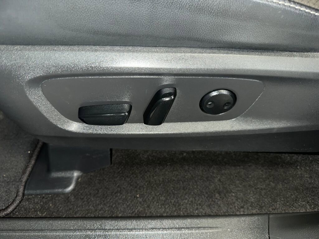 Used 2023 Nissan Pathfinder SL image 3