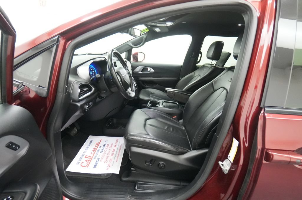 Used 2021 Chrysler Pacifica Touring-L w/ Uconnect Theater Family Group AWD/4WD image 15