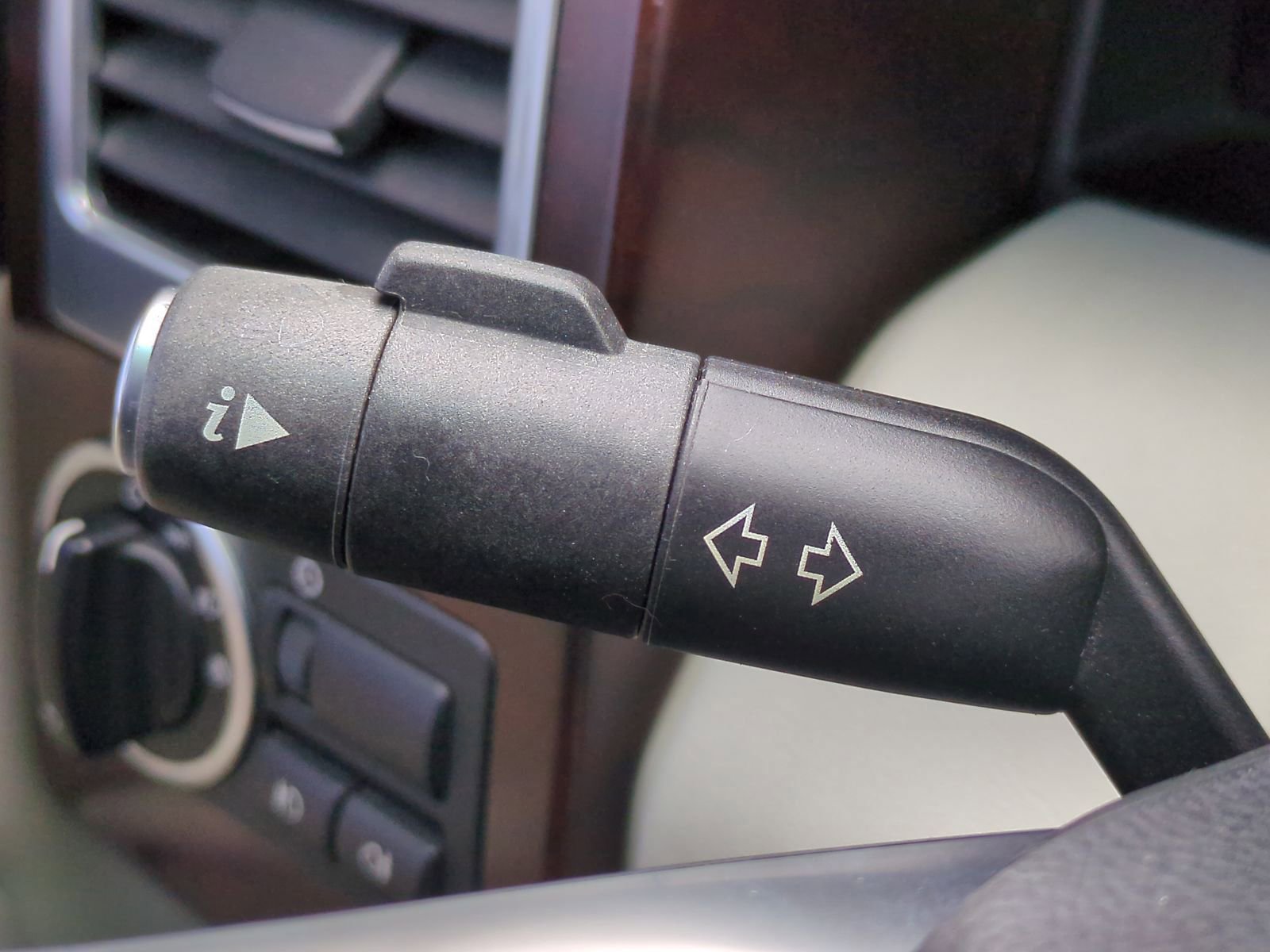 Used 2012 Land Rover Range Rover HSE image 32