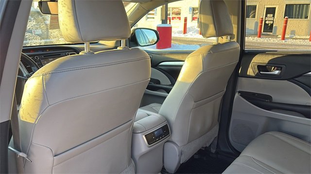 Used 2017 Toyota Highlander XLE image 23