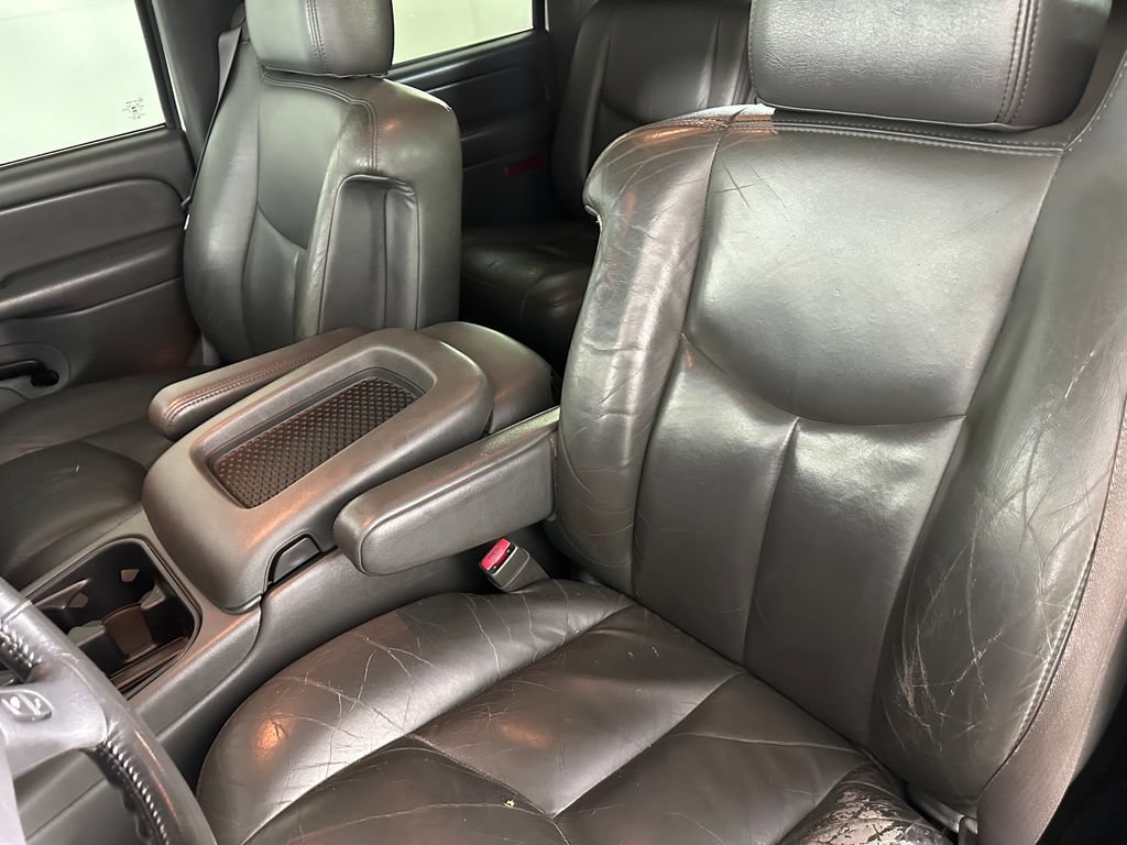 Used 2004 Chevrolet Avalanche 2500 w/ Preferred Equipment Group AWD/4WD image 18