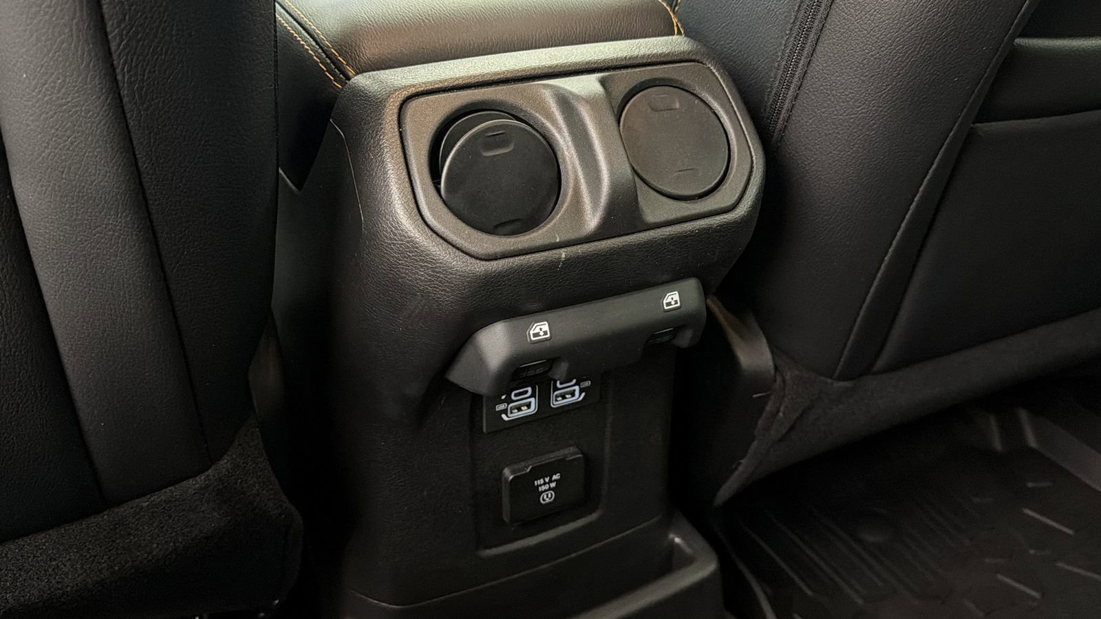 Used 2025 Jeep Wrangler Unlimited Sahara AWD/4WD image 13