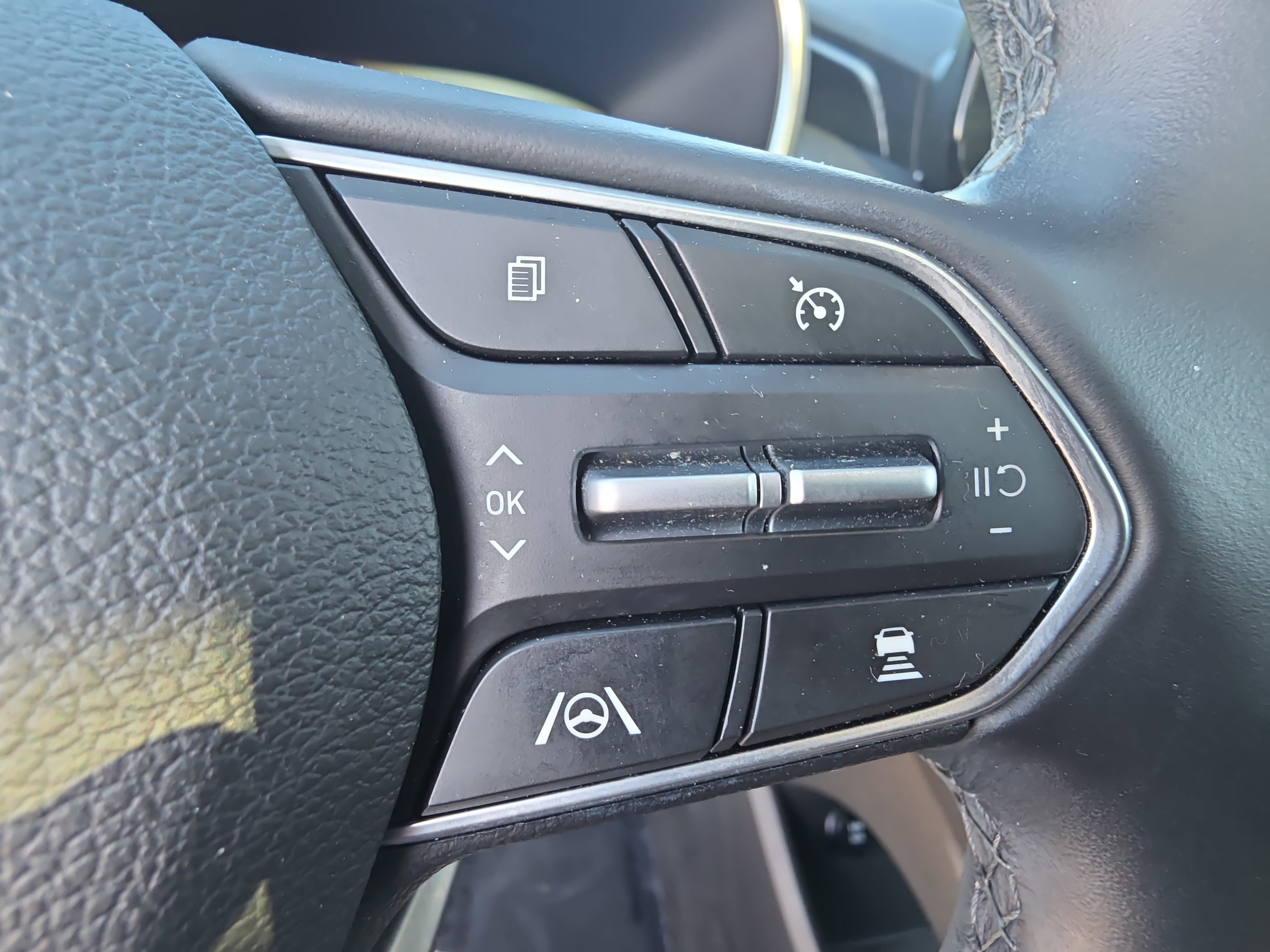 Used 2022 Hyundai Santa Fe Limited AWD/4WD image 18