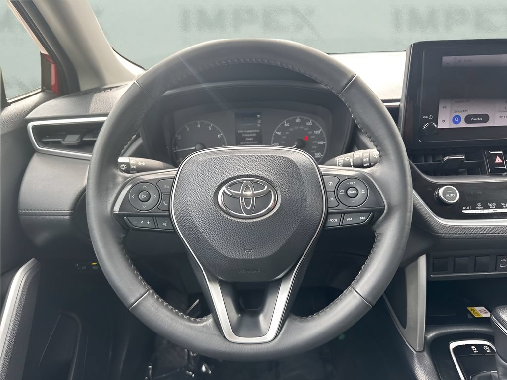 Used 2023 Toyota Corolla Cross LE FWD image 11