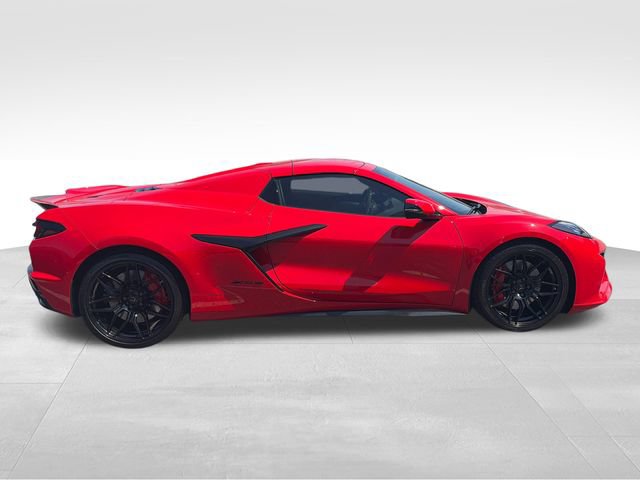Used 2025 Chevrolet Corvette Z06 RWD image 9